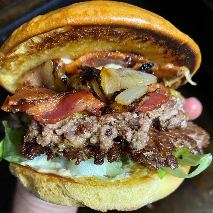 SMASHBURGERS! On the @masterbuilt Gravity 800 and @royaloakcharcoal lump. Wicked good burger #burgers #burger #hamburger…