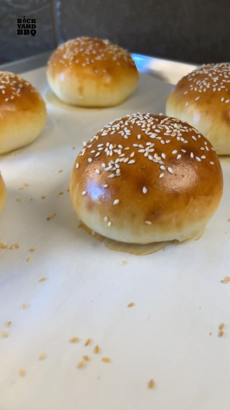 Simple Burger Bun Recipe. Full recipe on blog https://backyahdbbq.com/simple-burger-bun-recipe-in-1-hour/ #bbq #baking…