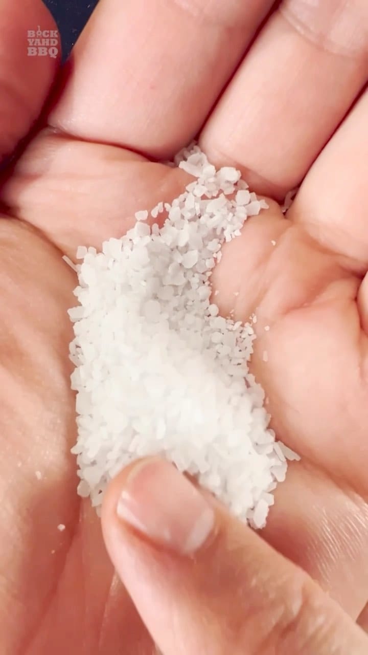 Let’s take a look at some of the differences between Morton’s kosher salt and diamond crystal kosher salt. #bbq #bbqrub…