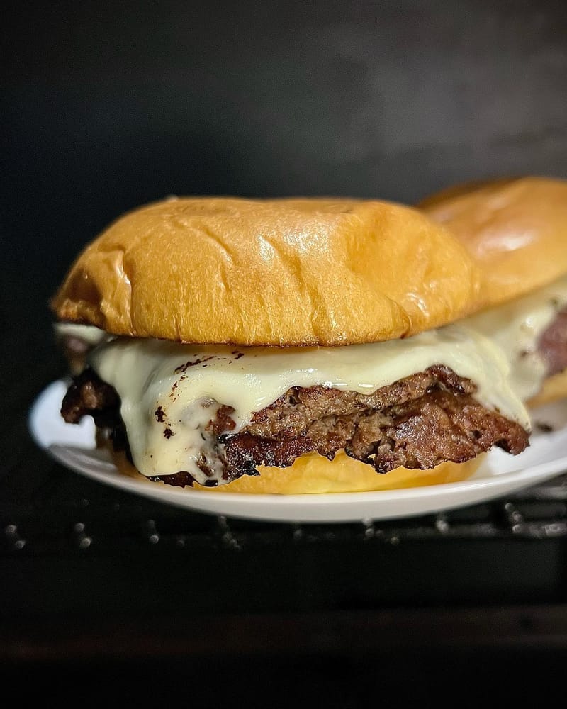Mixed it up a bit this time and went with some tillamook pepper jack on my smashburgers. Just cheese. Pickles. Grilled…