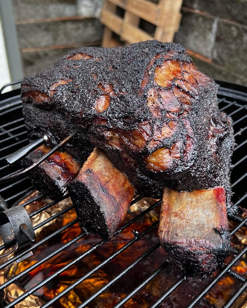Dino ribs on the WSM. Thanks to @porterroad for hooking me up with the ribs. Also trying out the Smart Thermometer from…