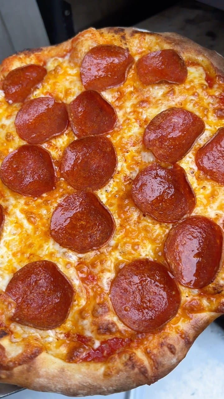 Sometimes all you need is a classic pepperoni #pizza #pizzalover
