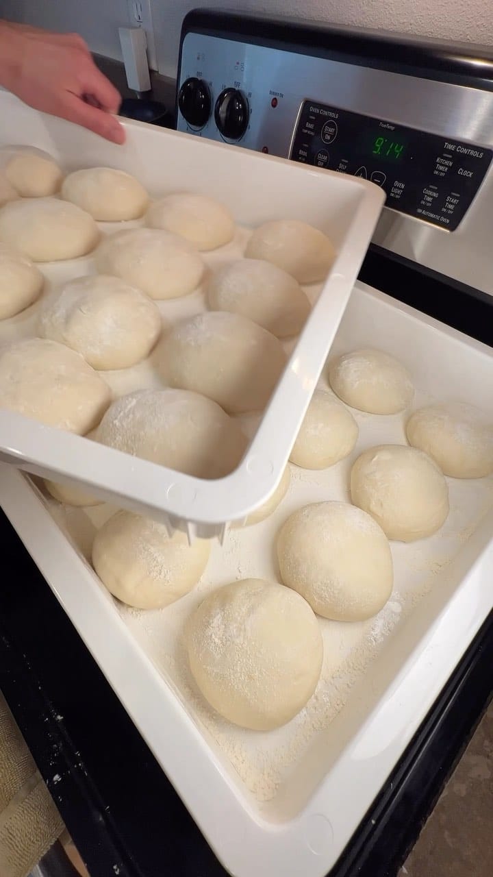 My biggest pizza event yet. 40 pizzas. 20 per @cambromfg proofing box. Here’s how I form each dough ball. 250g each. Let me…
