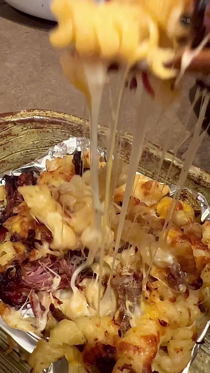 Pulled pork Mac and cheese in the air fryer #airfryer #bbq #pork #porkshoulder #porkbutt #leftovers
