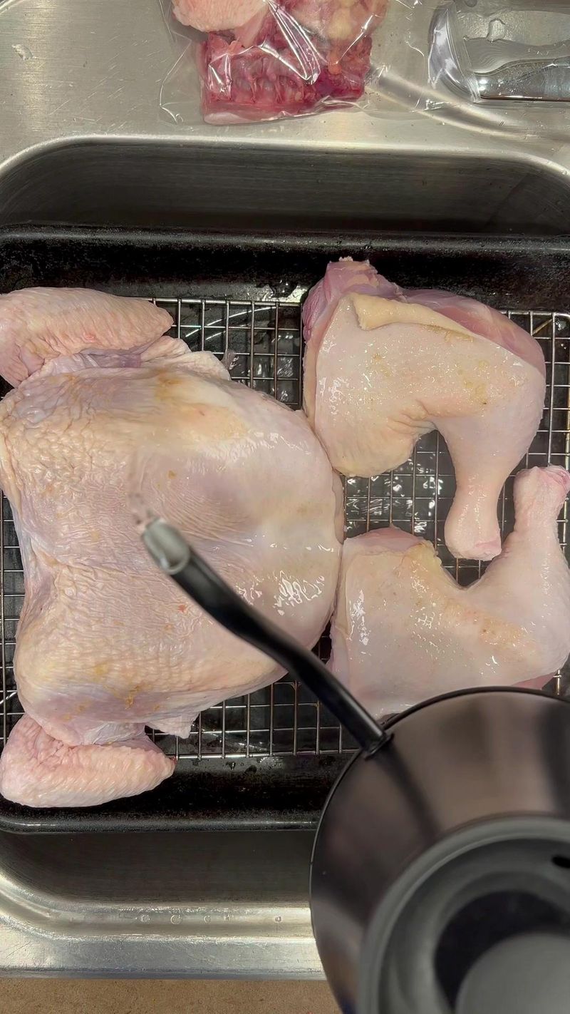If you love crispy chicken skin try this boiling water method #bbq #bbqtips #howto #learnontiktok #chicken #crispy #foodtips…