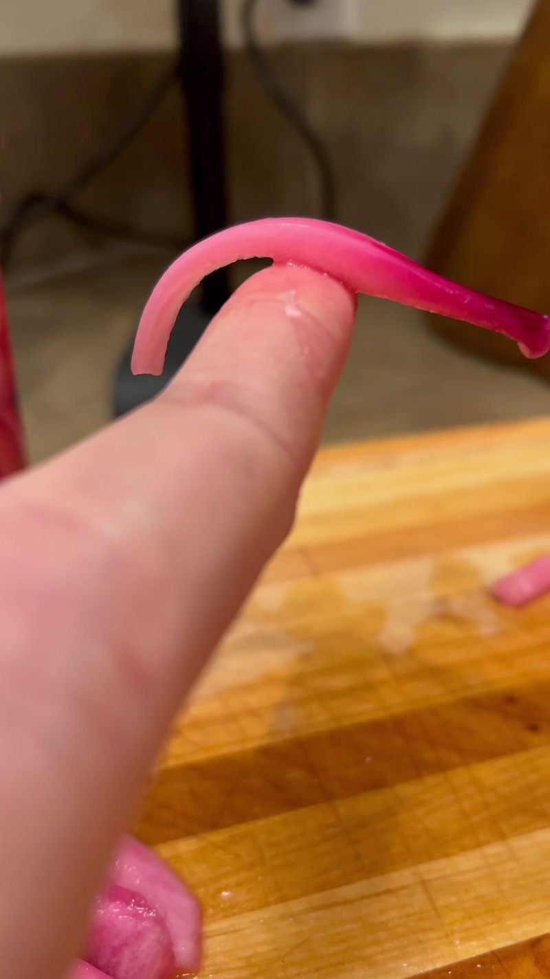 No more slimy & limp red onions. Pole to pole vs orbital #howto #learnontiktok #food #kitchen #knifeskills #pickledonions…