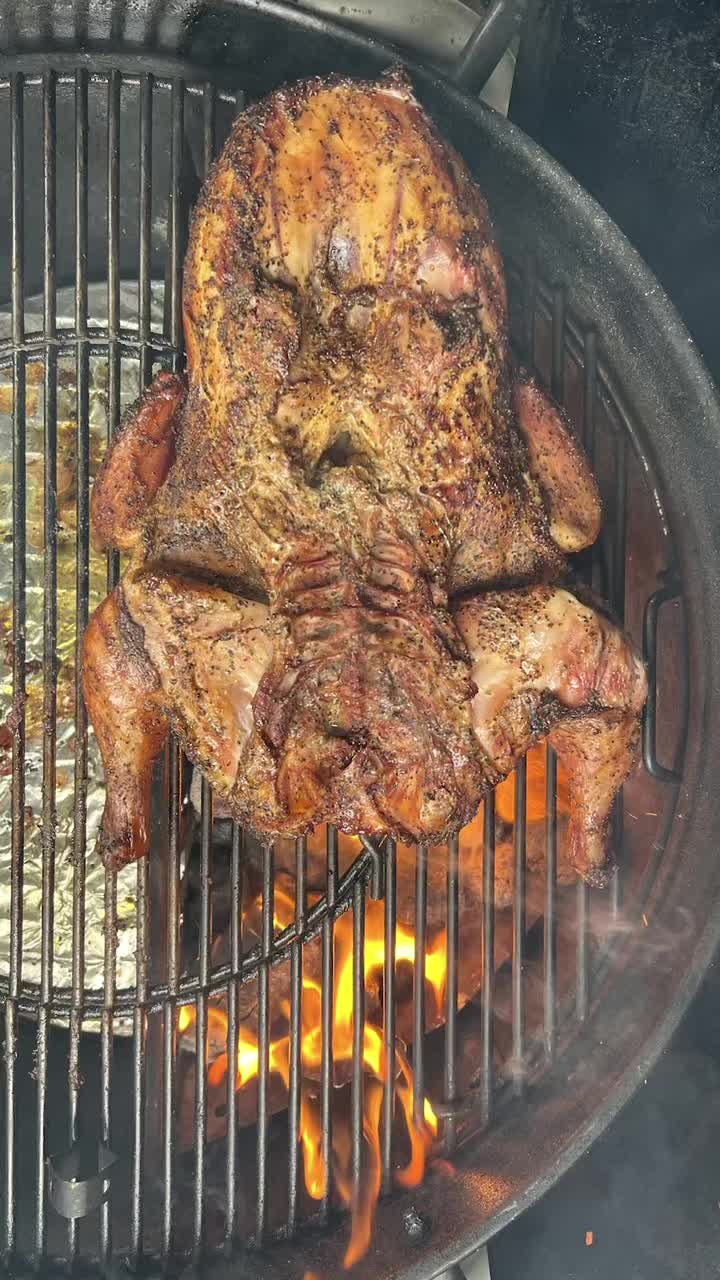 @alfrugoni Frog chicken. Fun way to splay out the bird. Nice alternative to the spatchcock. #bbq #bbqchicken #smokedmeat…