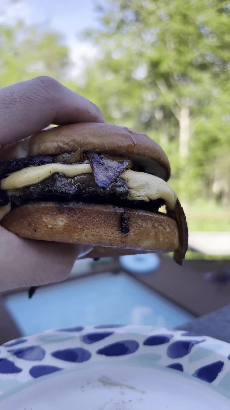 Try the reverse sear method the next time you can’t get out of a frozen burger patty situation. #bbq #bbqtips #burger…