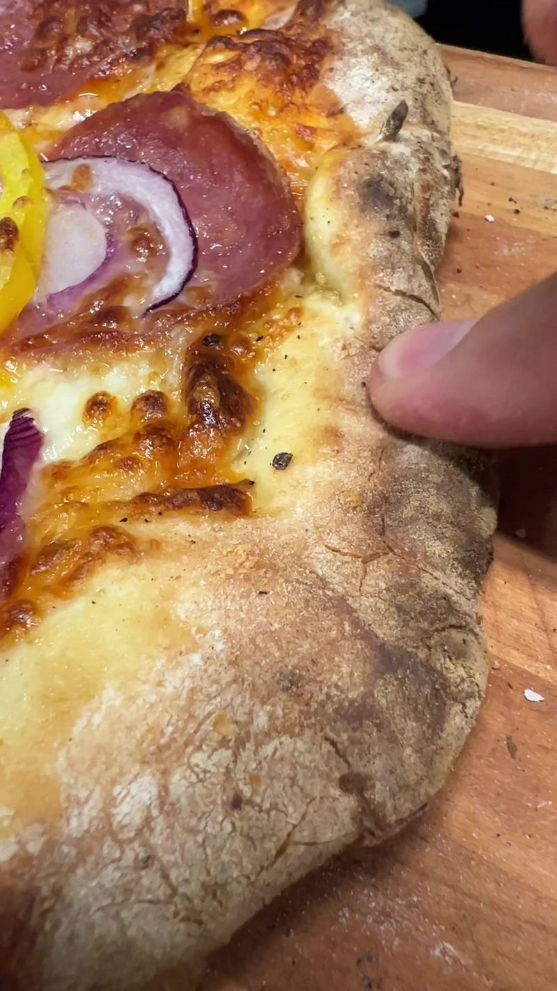 Soft and crunchy in the same time! Thanks @maestrovitoiacopelli! #pizza #asmr #crunchy