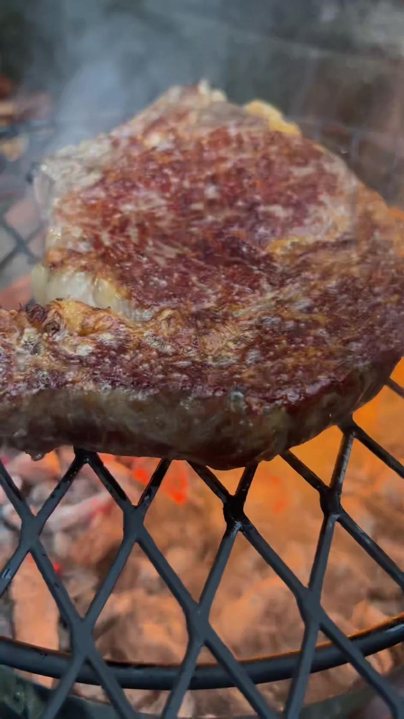 That beautiful singing sear never gets old. Ribeye from @PorterRoadButcher, grill from @barebonesliving #gifted #affiliate…