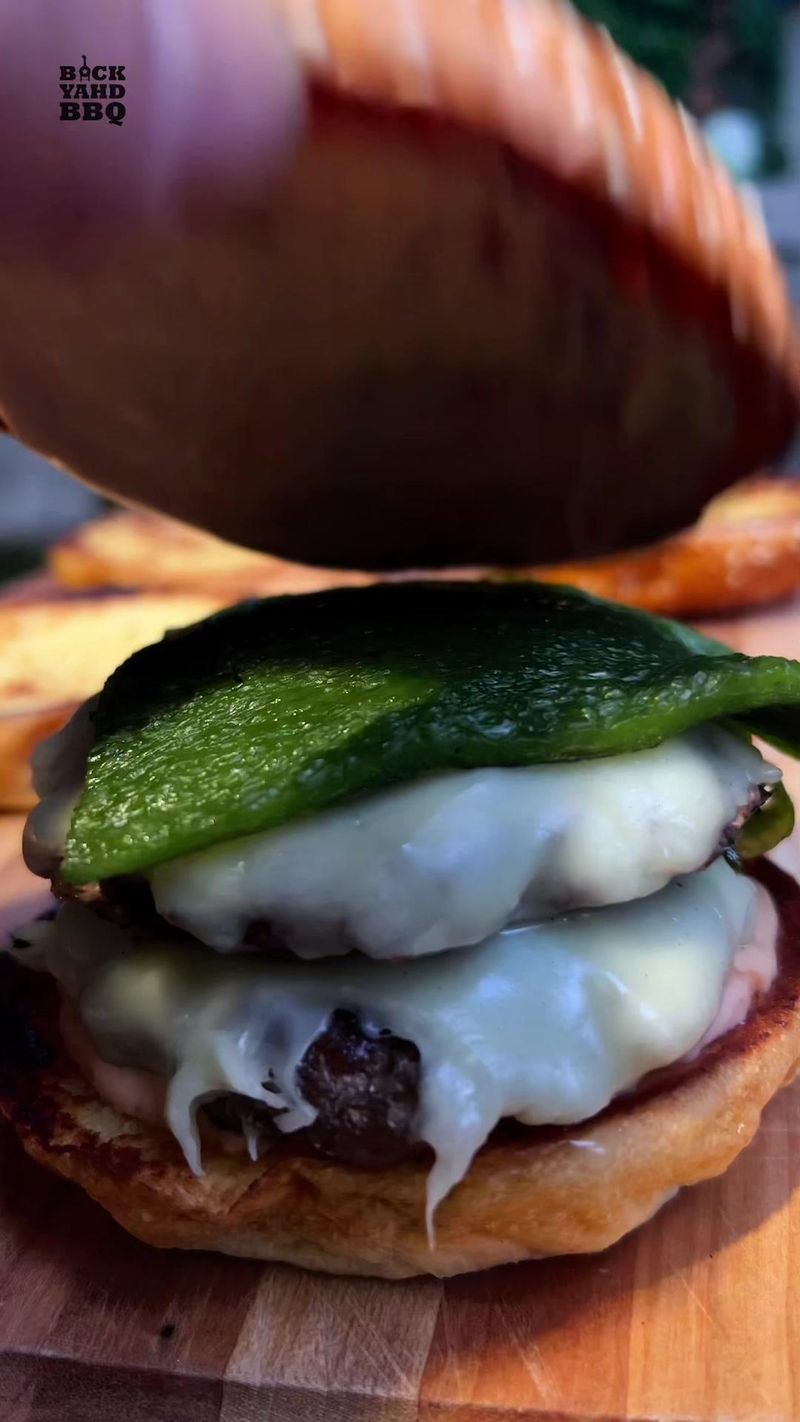 One of the best burgers I’ve ever made. Can you guess what’s in the special sauce? Wagyu burger topped with poblano #bbq…