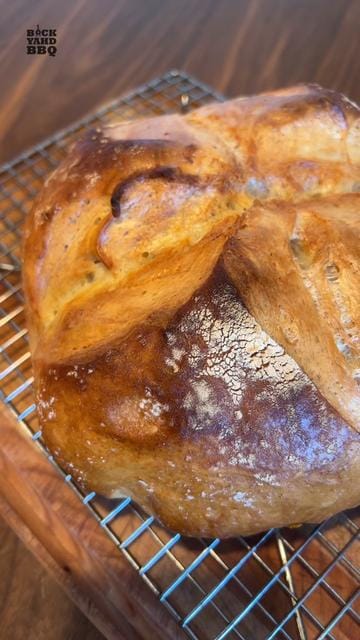 Turn your volume up. Fall asleep to this singing bread. There’s something amazing about bread singing fresh out of the oven.…