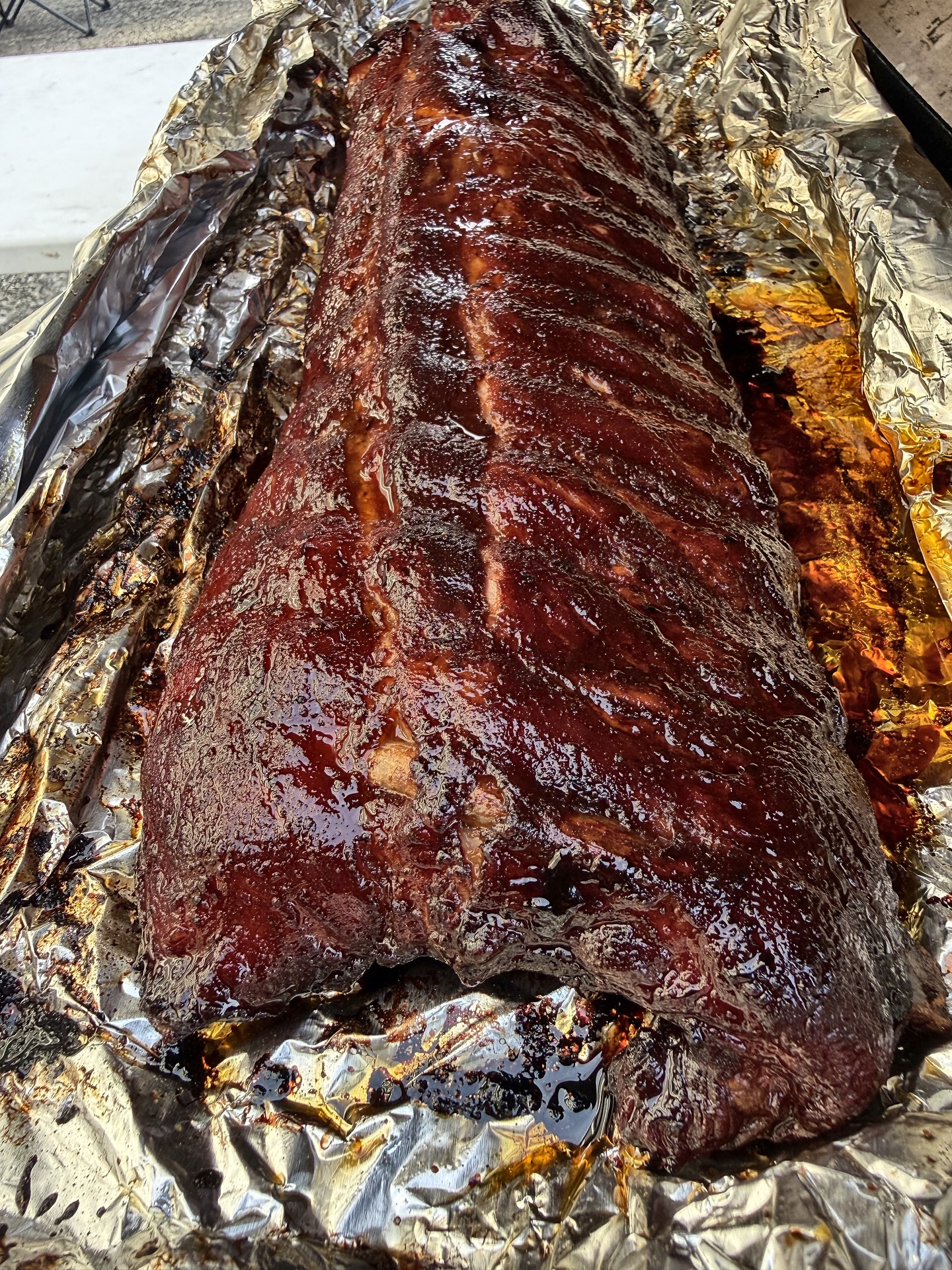 Rib pics!  Stop putting honey and brown sugar on your ribs!!! That’s comp style. We want eat style. We want 8 normal ribs not one 1 candy rib! 

#bbq #ribs