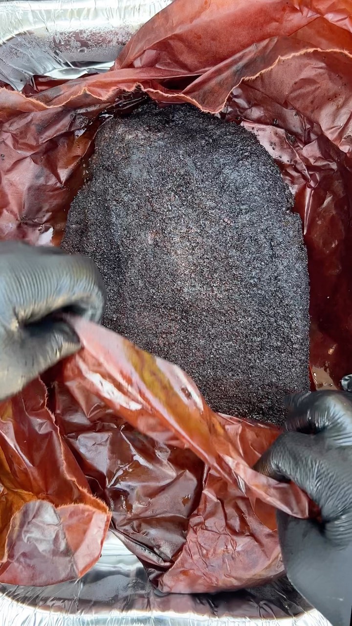 Brisket wrap test. Butcher paper vs foil. We did a side by side comparison. A bunch of us liked the paper and a bunch liked the foil. Paper will get you a crunchier bark. Foil will cook faster and have a softer bark. Which one do you prefer? 

Special thanks to @bryco_goods for sponsoring this video and providing the paper. 

#sponsored #bbq #bbqtips #bbqhacks #blindtastetest #brisket #brisketprep #briskettrim #learn #howto #cooking #learnontiktok #barbeque #smokedmeat #smokedbrisket